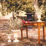Mesa-altar-madera-marrón.jpg